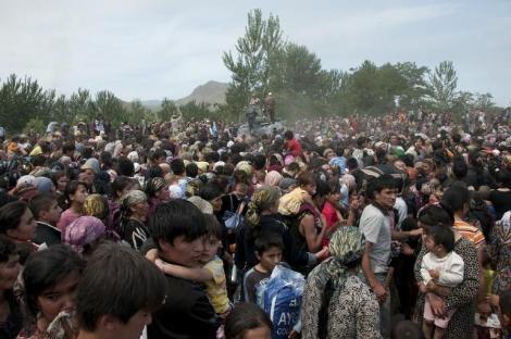 KIRGIZİSTAN'DA KARDEŞ KAVGASI